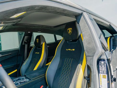 Used 2024 Lamborghini Urus Performante AWD/4WD image 50