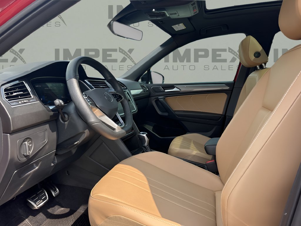Used 2024 Volkswagen Tiguan SE R-Line AWD/4WD image 4
