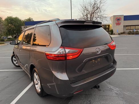 Used 2020 Toyota Sienna LE image 11