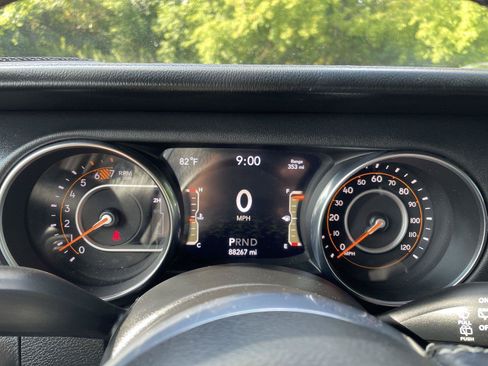 Used 2018 Jeep Wrangler Unlimited Sahara AWD/4WD image 16