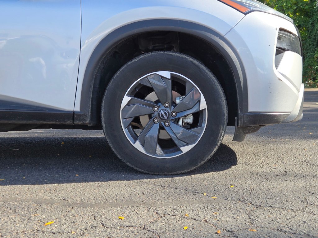 Used 2024 Nissan Rogue SV AWD/4WD image 10