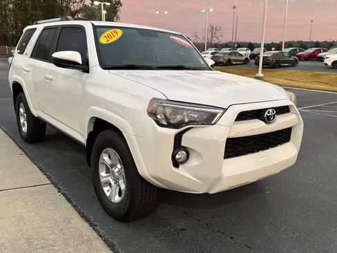 Certified 2019 Toyota 4Runner SR5 image 6