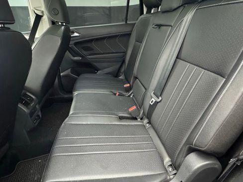 Used 2023 Volkswagen Tiguan SE w/ Panoramic Sunroof Package image 10