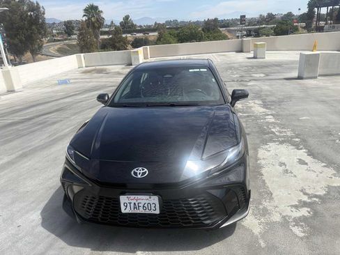 Used 2025 Toyota Camry SE FWD image 6