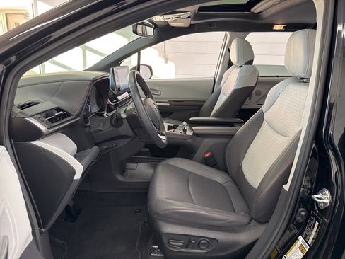 Certified 2023 Toyota Sienna XSE image 15