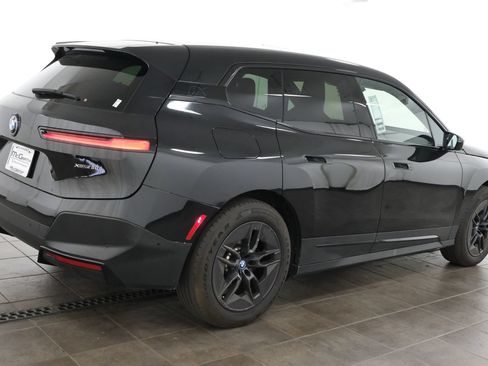 Used 2024 BMW iX xDrive50 w/ Premium Package AWD/4WD image 5