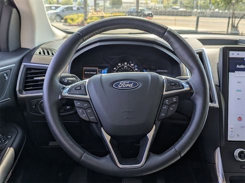 Used 2024 Ford Edge Titanium image 18