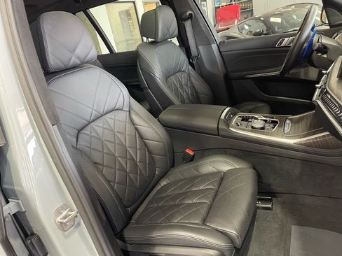 Used 2023 BMW X7 xDrive40i w/ M Sport Package AWD/4WD image 45