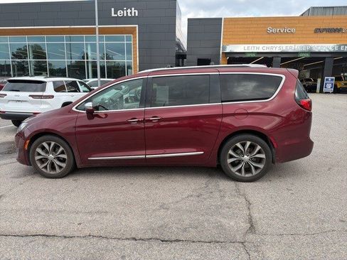 Used 2018 Chrysler Pacifica Limited w/ Tire & Wheel Group image 2