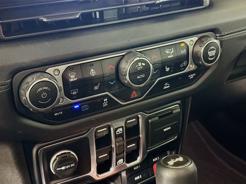 Used 2024 Jeep Wrangler Sahara image 22