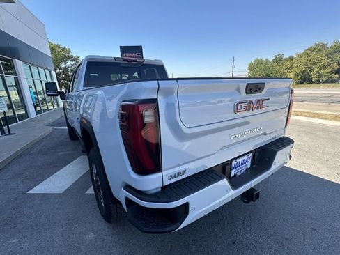 New 2026 GMC Sierra 2500 Denali w/ Denali Reserve Package image 8