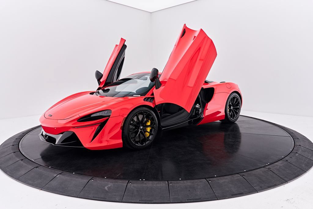 Used 2025 McLaren Artura Spider RWD image 26