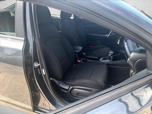 Used 2019 Kia Forte LXS FWD image 9