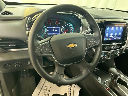 Used 2023 Chevrolet Traverse LT image 4