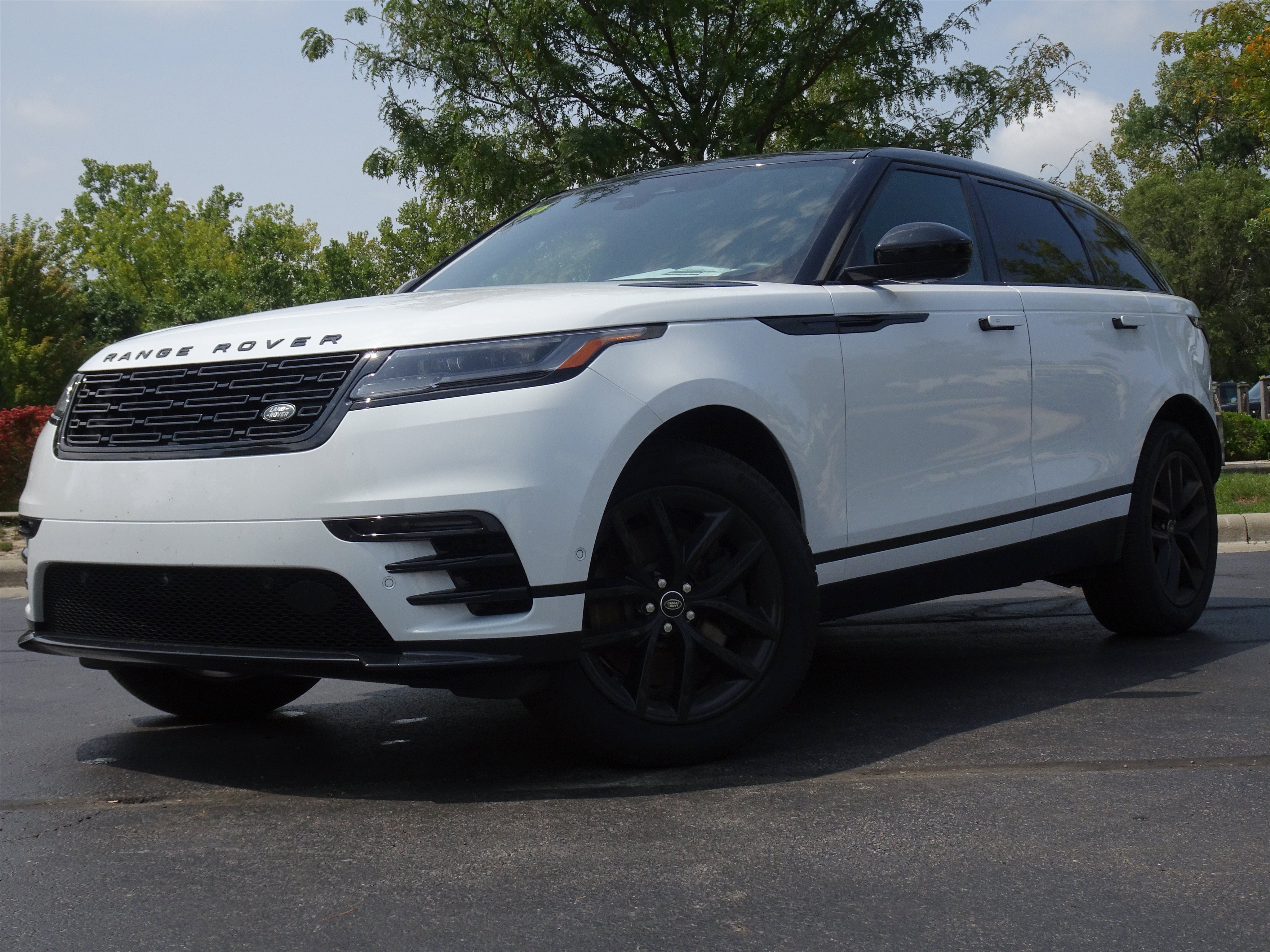 Certified 2026 Land Rover Range Rover Velar Dynamic SE AWD/4WD image 1