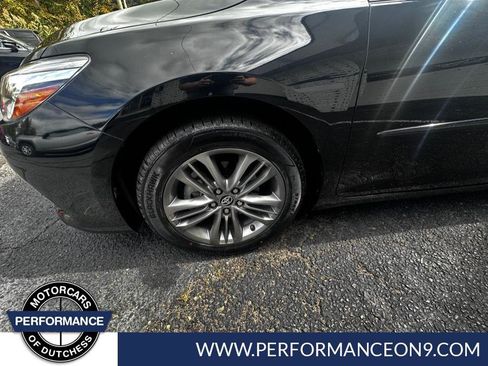 Used 2017 Toyota Camry SE image 5