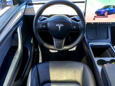 Used 2022 Tesla Model Y Long Range AWD/4WD image 20