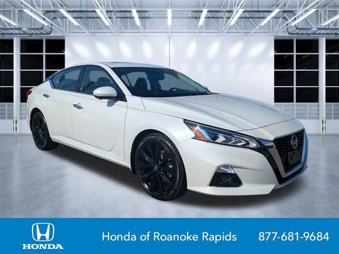 Used 2021 Nissan Altima 2.5 Platinum AWD/4WD image 1