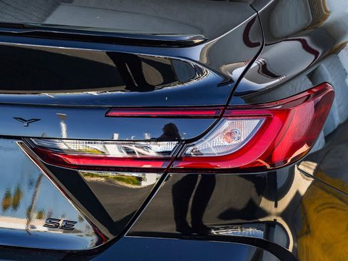 New 2026 Toyota Camry Hybrid FWD image 8