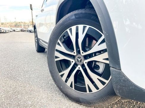 Used 2025 Mercedes-Benz GLA 250 4MATIC image 2