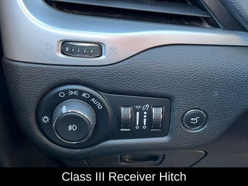 Used 2015 Jeep Cherokee Latitude w/ Comfort/Convenience Group image 31