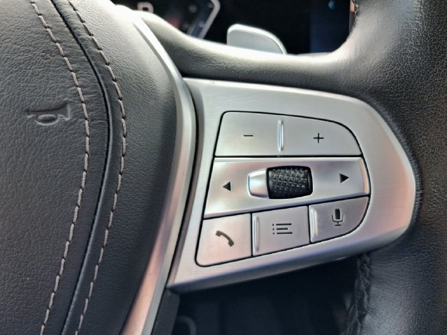 Used 2023 BMW X7 xDrive40i w/ Parking Assistance Package AWD/4WD image 16