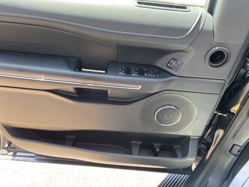 Used 2022 Ford Expedition XLT AWD/4WD image 27