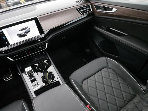 Certified 2024 Volkswagen Atlas SEL Premium R-Line image 11