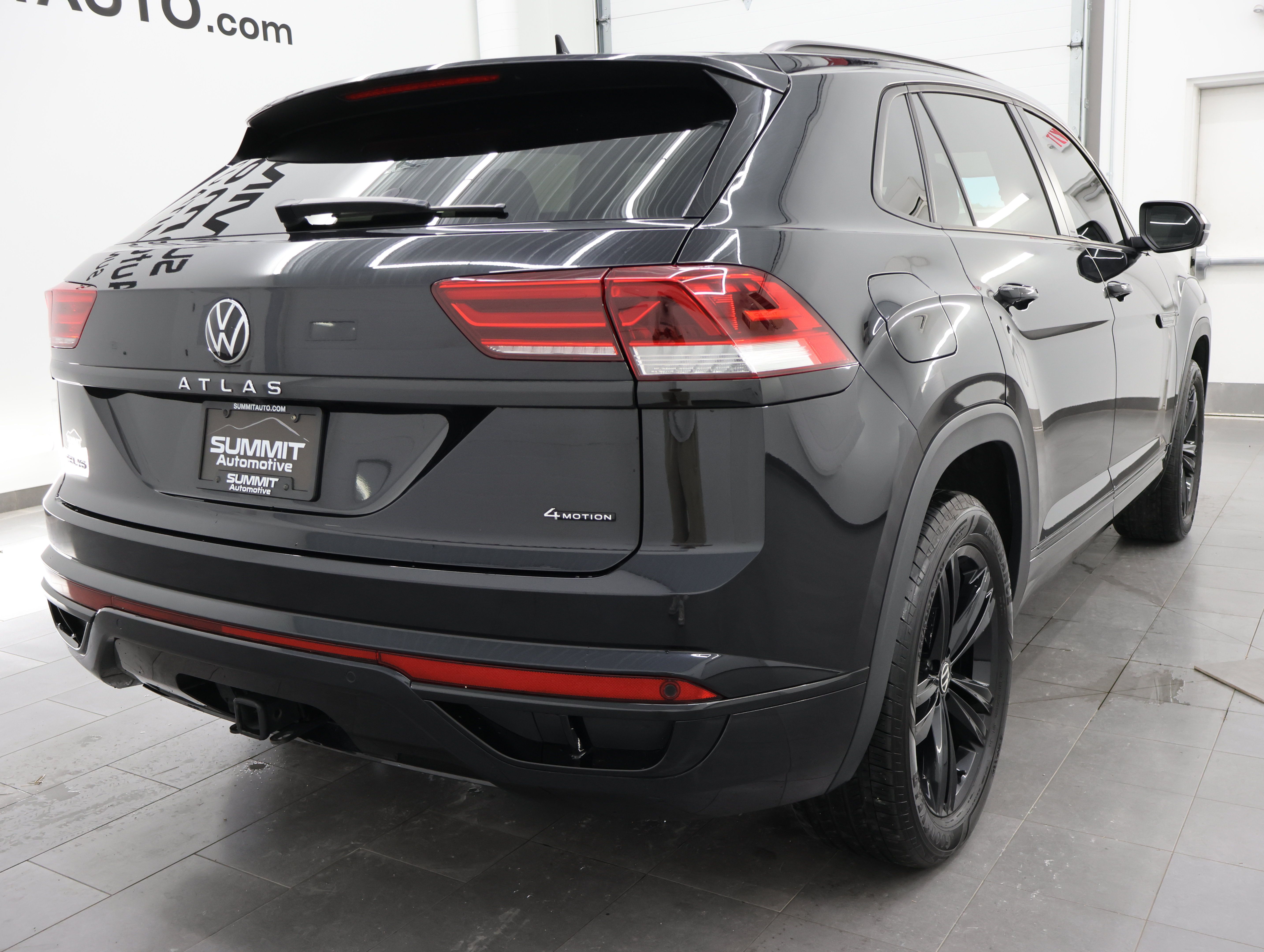 Used 2023 Volkswagen Atlas Cross Sport SEL R-Line AWD/4WD image 5