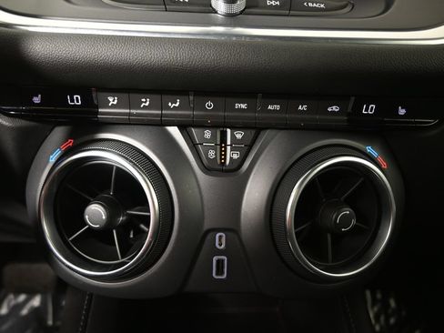 Used 2021 Chevrolet Blazer LT AWD/4WD image 29