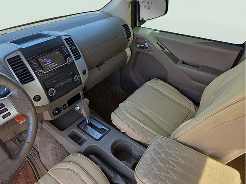 Used 2015 Nissan Frontier SV image 12