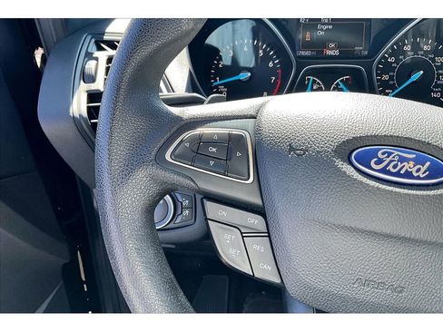Used 2017 Ford Escape SE w/ Equipment Group 201A FWD image 11