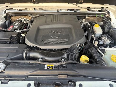 Used 2018 Jeep Wrangler Unlimited Sahara image 25