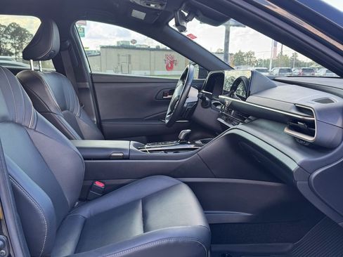 Used 2025 Toyota Crown Signia XLE image 9