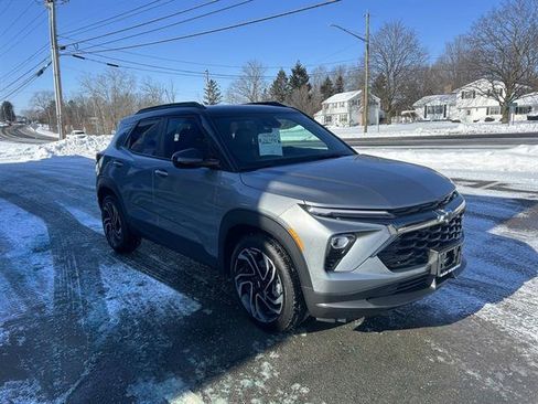 Used 2025 Chevrolet TrailBlazer RS w/ Driver Confidence Package image 8