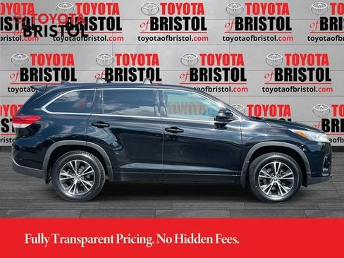 Used 2018 Toyota Highlander Plus AWD/4WD image 2