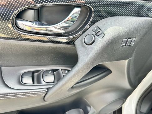 Used 2017 Nissan Rogue SL image 19