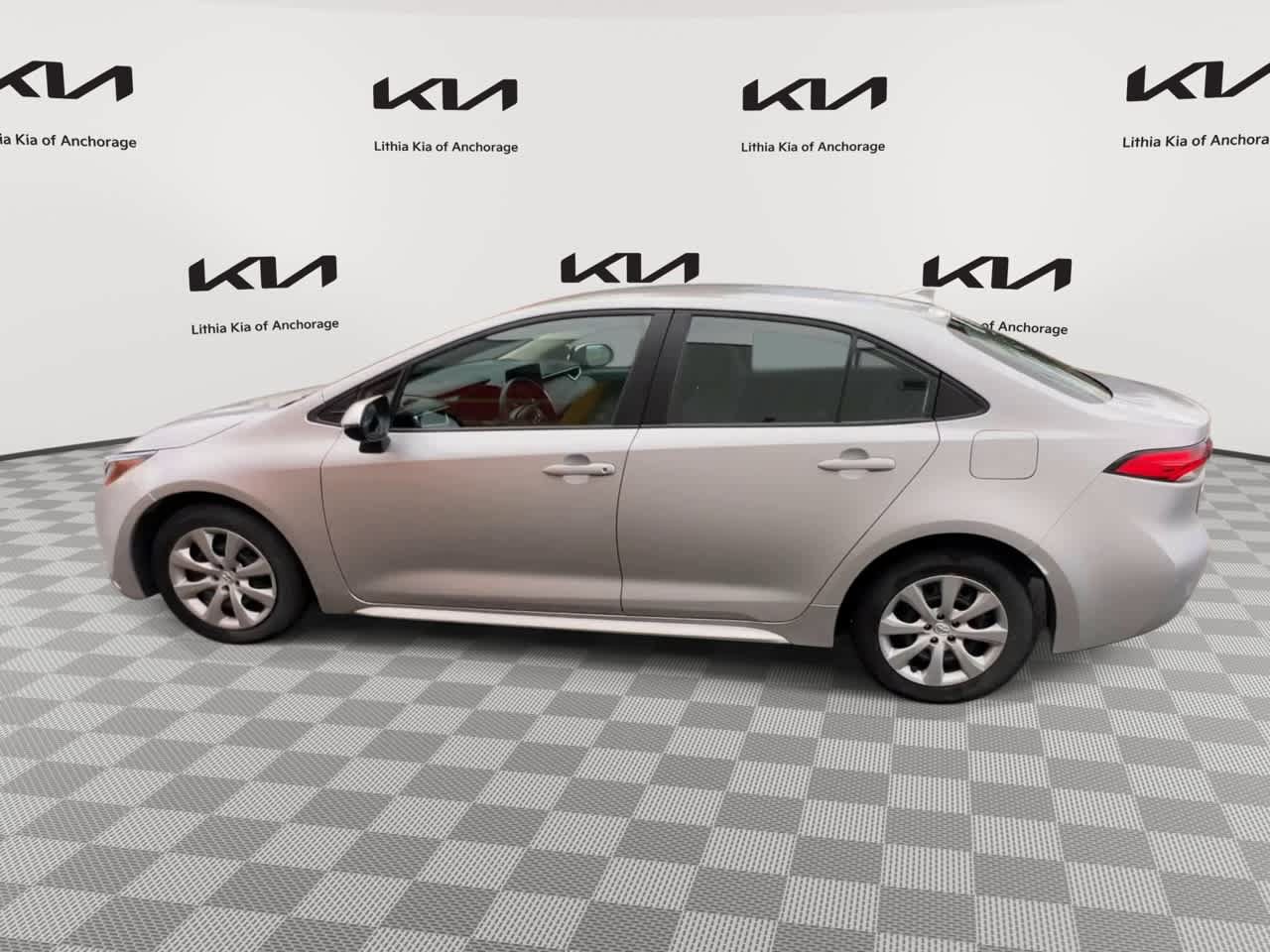 Used 2023 Toyota Corolla LE FWD image 5