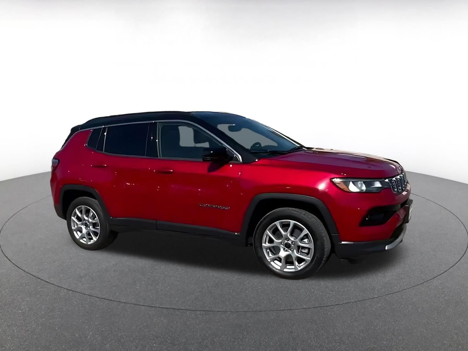 Used 2025 Jeep Compass Limited AWD/4WD image 2