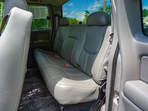 Used 2005 GMC Sierra 2500 SLT w/ Heavy-Duty Power Package AWD/4WD image 17