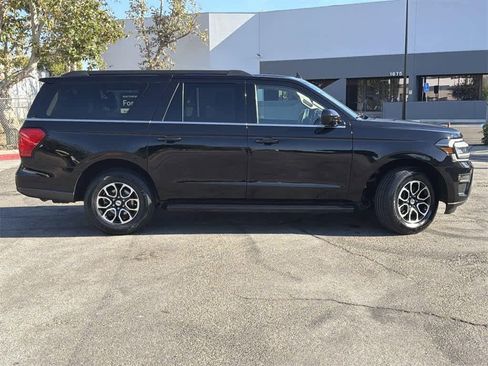 Used 2024 Ford Expedition Max XLT image 3