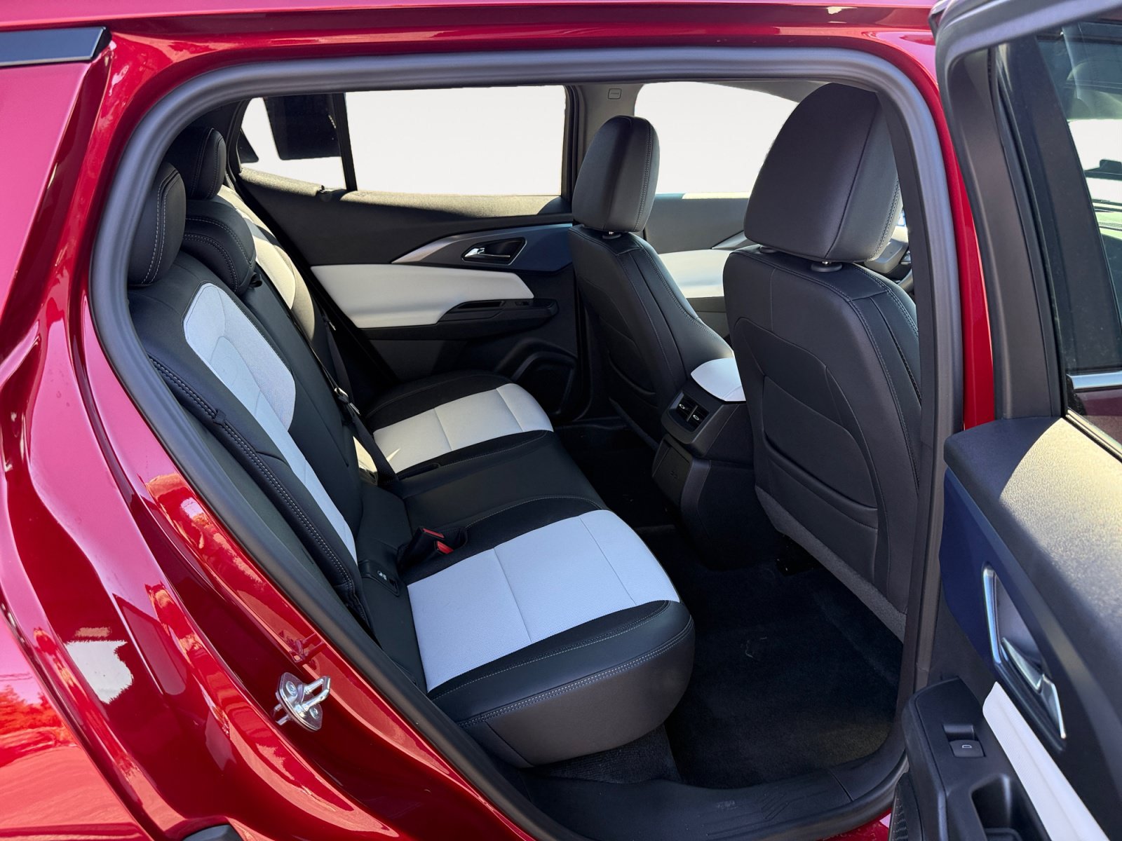 Used 2024 Chevrolet Equinox EV LT FWD image 18