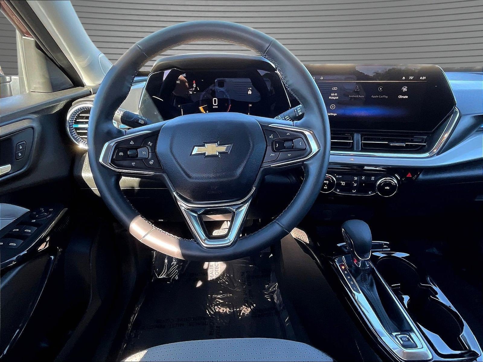 Used 2025 Chevrolet Trax LT w/ LT Convenience Package FWD image 10