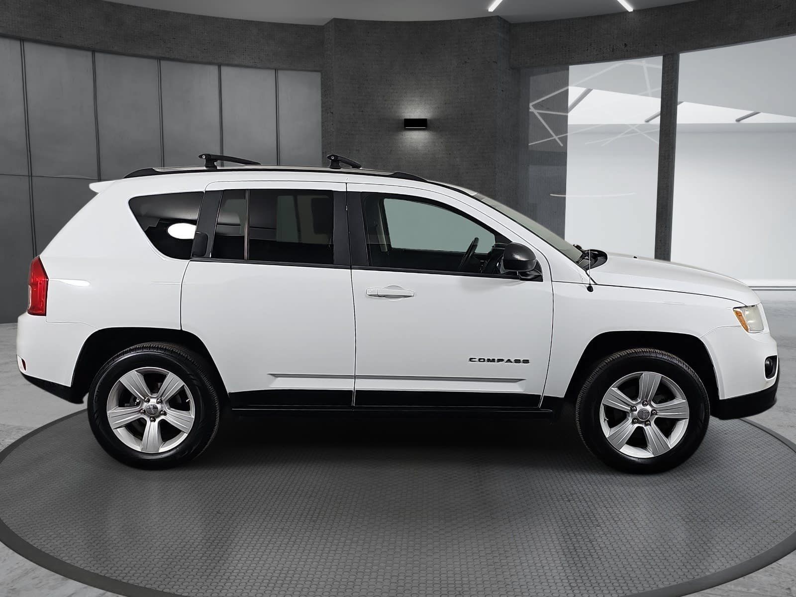 Used 2011 Jeep Compass 4WD image 4