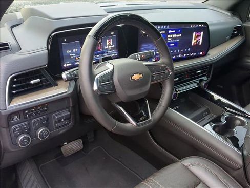 Used 2025 Chevrolet Suburban High Country AWD/4WD image 10
