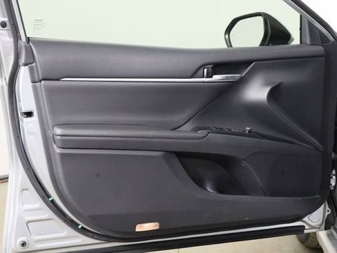 Used 2019 Toyota Camry XSE image 18