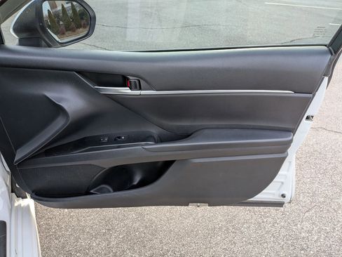 Used 2018 Toyota Camry SE image 32