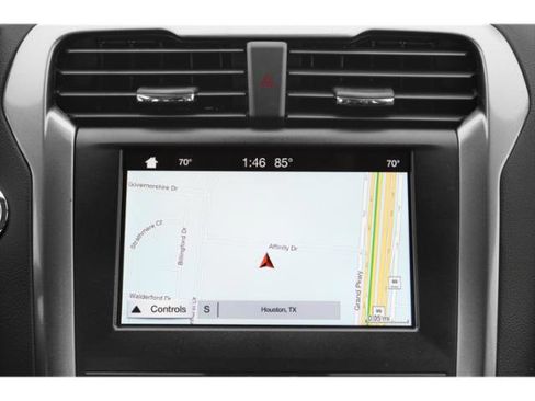 Used 2020 Ford Fusion SE image 17