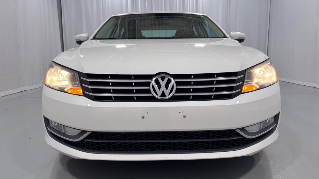 Used 2014 Volkswagen Passat TDI SEL Premium FWD image 2