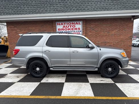 Used 2004 Toyota Sequoia SR5 image 2